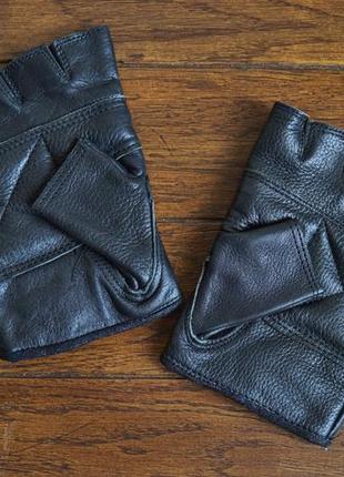 Кожаные перчатки без пальцев