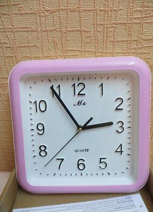 Настенные часы с плывущей стрелкой.