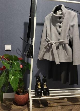 Стильне сіре коротке вовняне пальто розмір 48-50