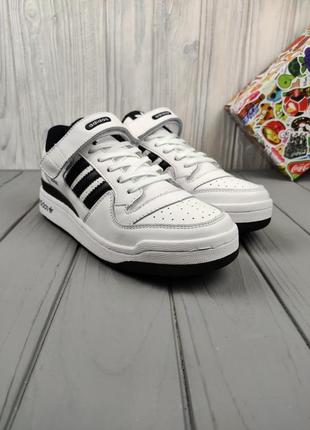 Adidas forum low white black