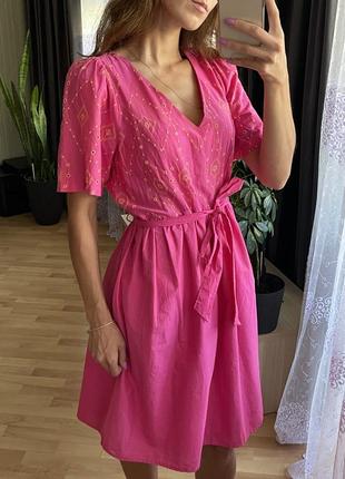 Платье из прошивки, розовое платье с вышивкой от бренда vero moda3 фото