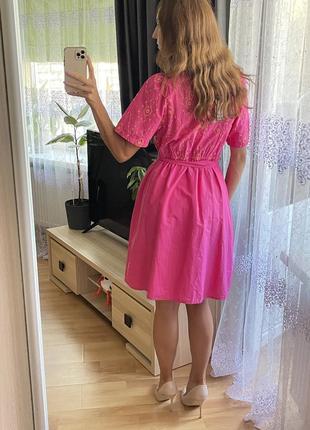 Платье из прошивки, розовое платье с вышивкой от бренда vero moda5 фото