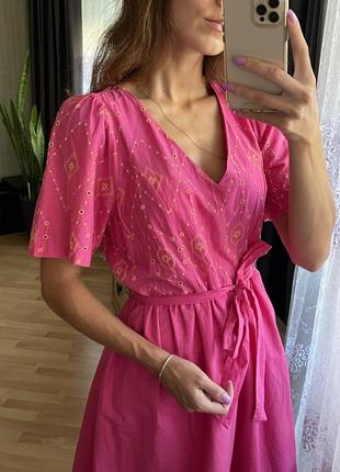 Платье из прошивки, розовое платье с вышивкой от бренда vero moda6 фото