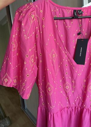 Платье из прошивки, розовое платье с вышивкой от бренда vero moda8 фото