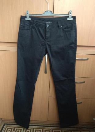 Черные брюки джинсы котон