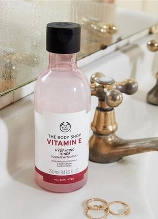 The body shop vitamin e hydrating toner 250  мл увлажняющий тоник для лица "витамин е"