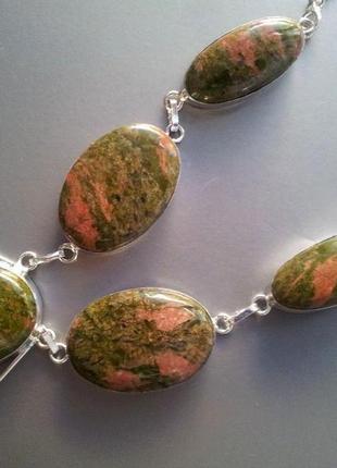 Розкішне кольє з природним унакитом