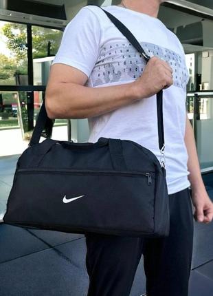 Небольшая спортивная черная сумка nike. сумка для тренировок, фитнес сумка6 фото