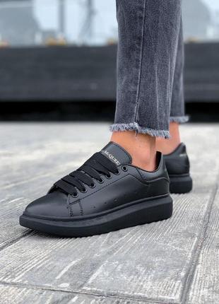 Alexander mcqueen аккуратные женские кожаные кроссовки маквин черные (весна-лето-осень)😍2 фото