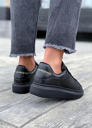Alexander mcqueen аккуратные женские кожаные кроссовки маквин черные (весна-лето-осень)😍5 фото