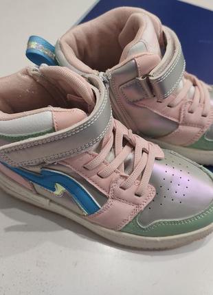 Осінні кросівки