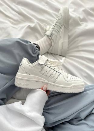 Женские кроссовки adidas forum