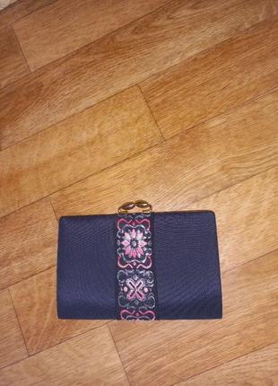 Текстильний жіночий гаманець з вишивкою