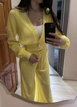 Шикарный яркий натуральный костюм тройка штаны палаццо топ и кардиган