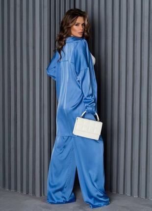 Голубой шелковый костюм в пижамном стиле4 фото