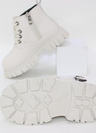 Бежевые молочные теплые зимние ботинки для девочек на молнии, со шнуровкой5 фото