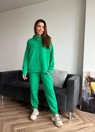 Стильний теплий жіночий спортивний костюм