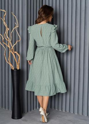 Оливковое классическое платье с рюшами2 фото