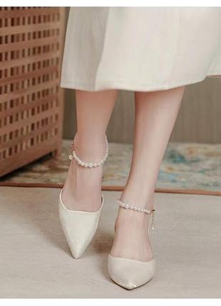 Весільні з перлами туфлі для нареченої з квадратними 4 см2 фото