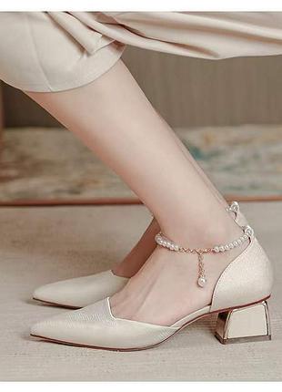 Весільні з перлами туфлі для нареченої з квадратними 4 см