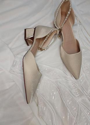 Весільні з перлами туфлі для нареченої з квадратними 4 см6 фото