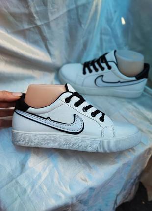 Подростковые белые кроссовки в стиле известного бренда nike3 фото