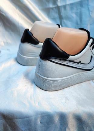 Подростковые белые кроссовки в стиле известного бренда nike8 фото