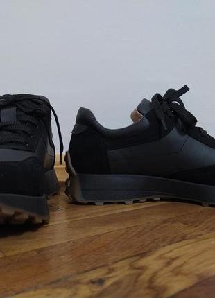 Стильні жіночі кросівки чорного кольору з натуральної шкіри і замші.3 фото