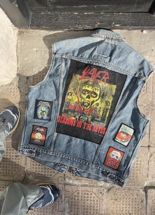 Винтажная джинсовая безрукавка от levi’s metal band