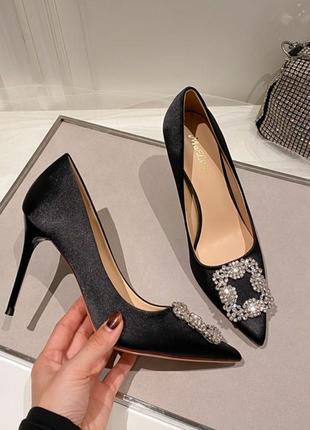 Вечерние туфли  с брошкой