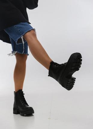Демисезонные кожаные черные ботинки