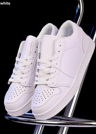 Кросівки чоловічі