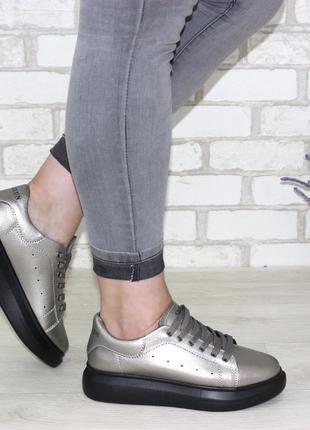 Сріблясті жіночі кросівки на високій підошві5 фото