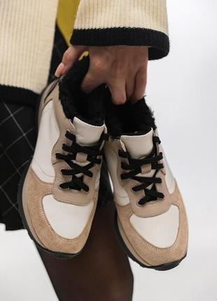 Натуральные зимние ботинки бежевые
