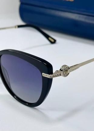 Сонцезахисні окуляри жіночі в класичній оправі з лінзами градієнт та тонкими елегантними дужками