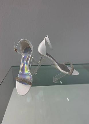 Весільні босоніжки з камінцями