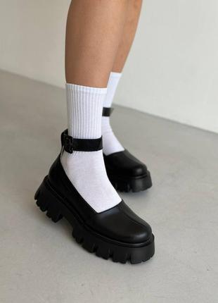 Туфли женские кожаные черные на массивной подошве