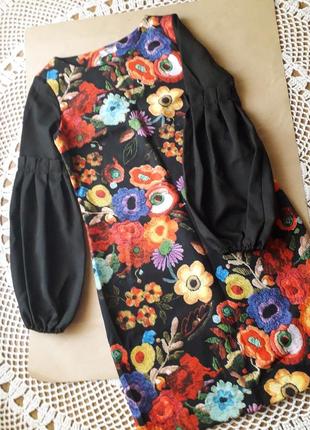 Платье мини черная в цветы цветочное m