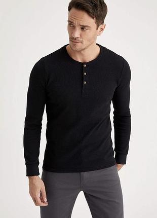 Черная кофта в рубчик