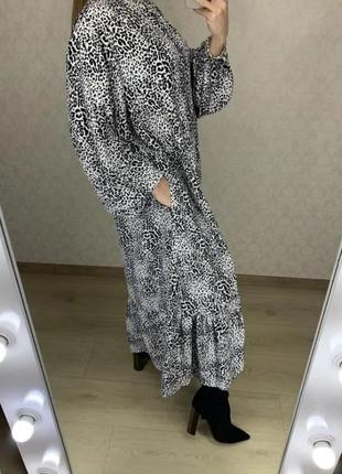 Платье zara свободное с воланом  animal принт черно-белое4 фото