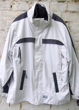 Ветровка всепогодная в спортивном стиле