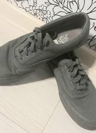 Продам чоловічі кросівки фірми vans 42 розмір