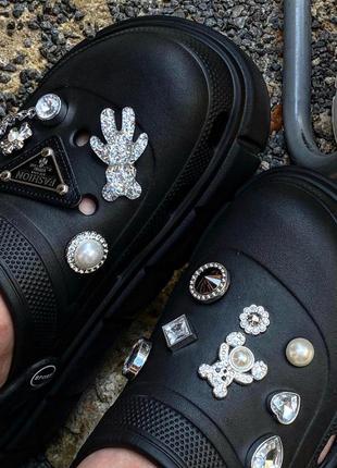 Кроксы женские вместе с джибитсами