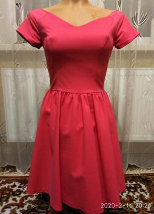 Платье kira plastinina, красивое вечернее коктейльное  платье, розовое платье с открытыми плечами, платье миди, актуальный фасон, высокое качество