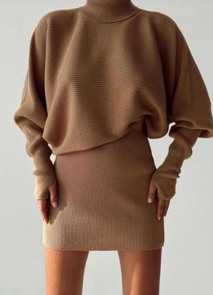 Костюм женский однонтонный оверсайз свитер с воротником юбка мини на высокой посадке качественный стильный молочный мокко