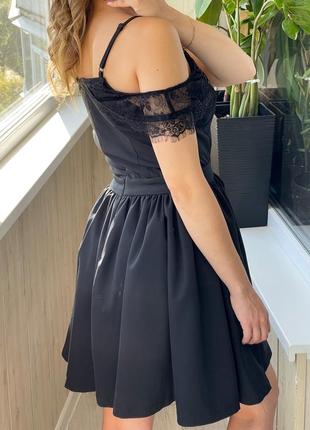 Красивое черное платье на плече с кружевом 1+1=310 фото