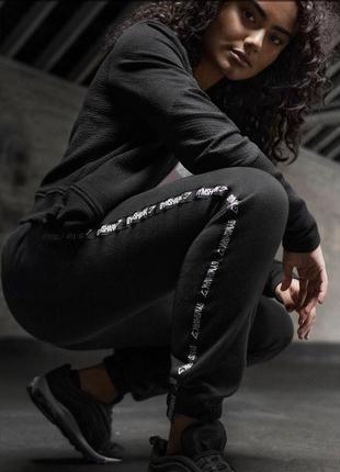 Штаны с лампасами gymshark everyday1 фото