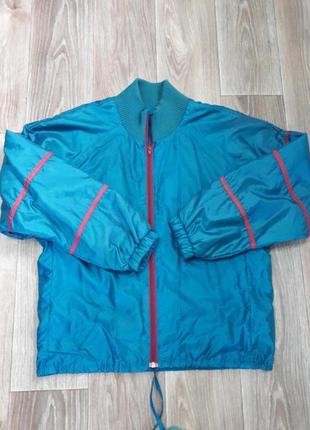 Яскрава 💜💙 легка куртка 💙💜 вітрівка олімпійка з об'ємними рукавами 💜💙 на кулісці по низу.3 фото