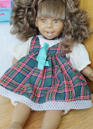 Характерна лялька в картатому платті. довжина — 38 см.1 фото