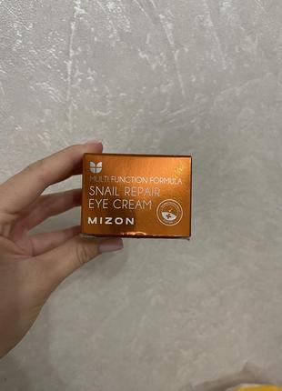 Крем під очі з екстрактом равлика крем для очей mizon snail repair